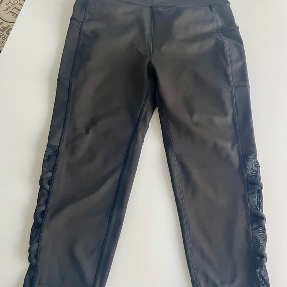 EUC Lot of 4 Pop Fit Leggings. 1 full length (purple and pink), 3 capri. Size XL - Picture 6 of 11